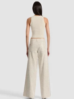 AMAZING EMBELLISHED JEAN