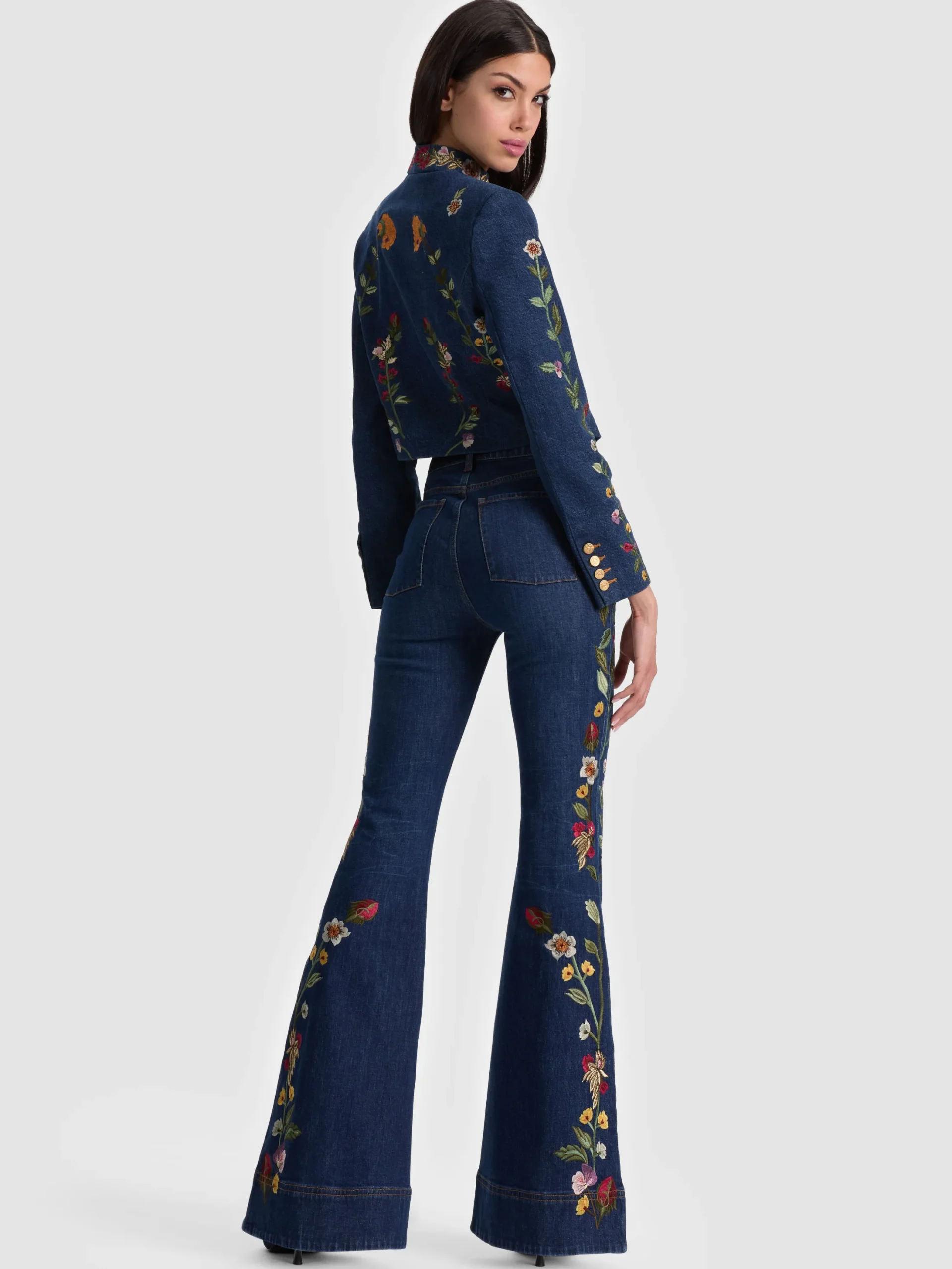 BEAUTIFUL EMBROIDERED JEAN