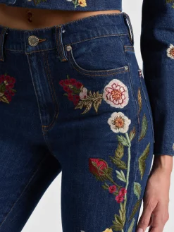 BEAUTIFUL EMBROIDERED JEAN