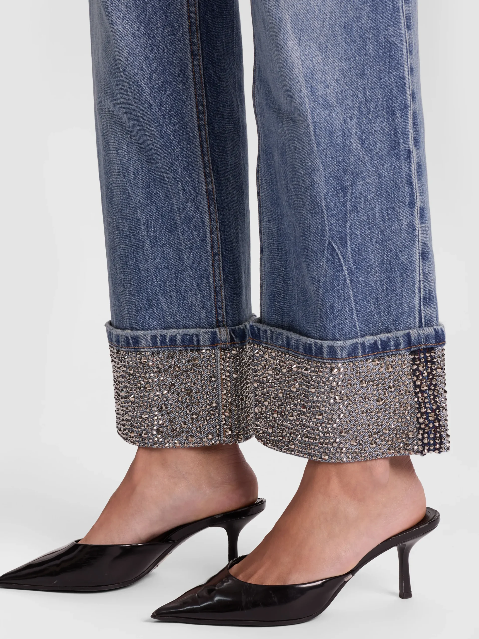 CHIC EMBELLISHED ANKLE JEAN